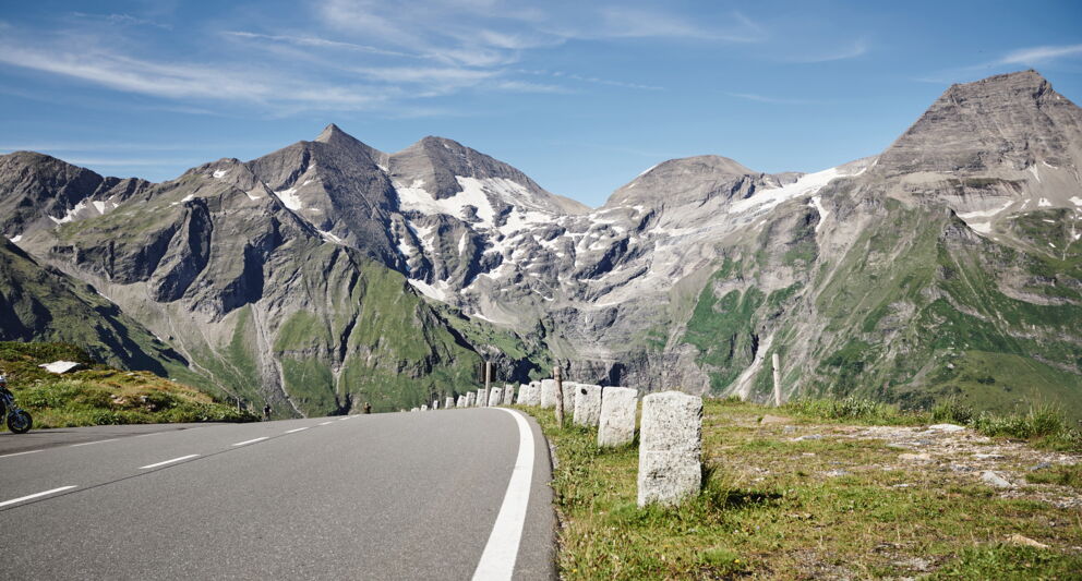 Die Großglockner Hochalpenstraße im Sommer, ein beliebtes Ausflugsziel im Sommer für Lungau Urlauber, wegen der Nähe zu Mauterndorf