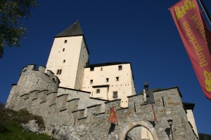 Burg Mauterndorf von unten betrachtet